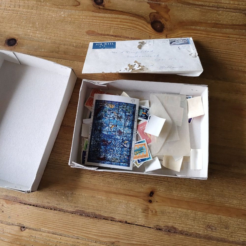 Plná krabice / konvolut aršíků Plná krabice / konvolut aršíků